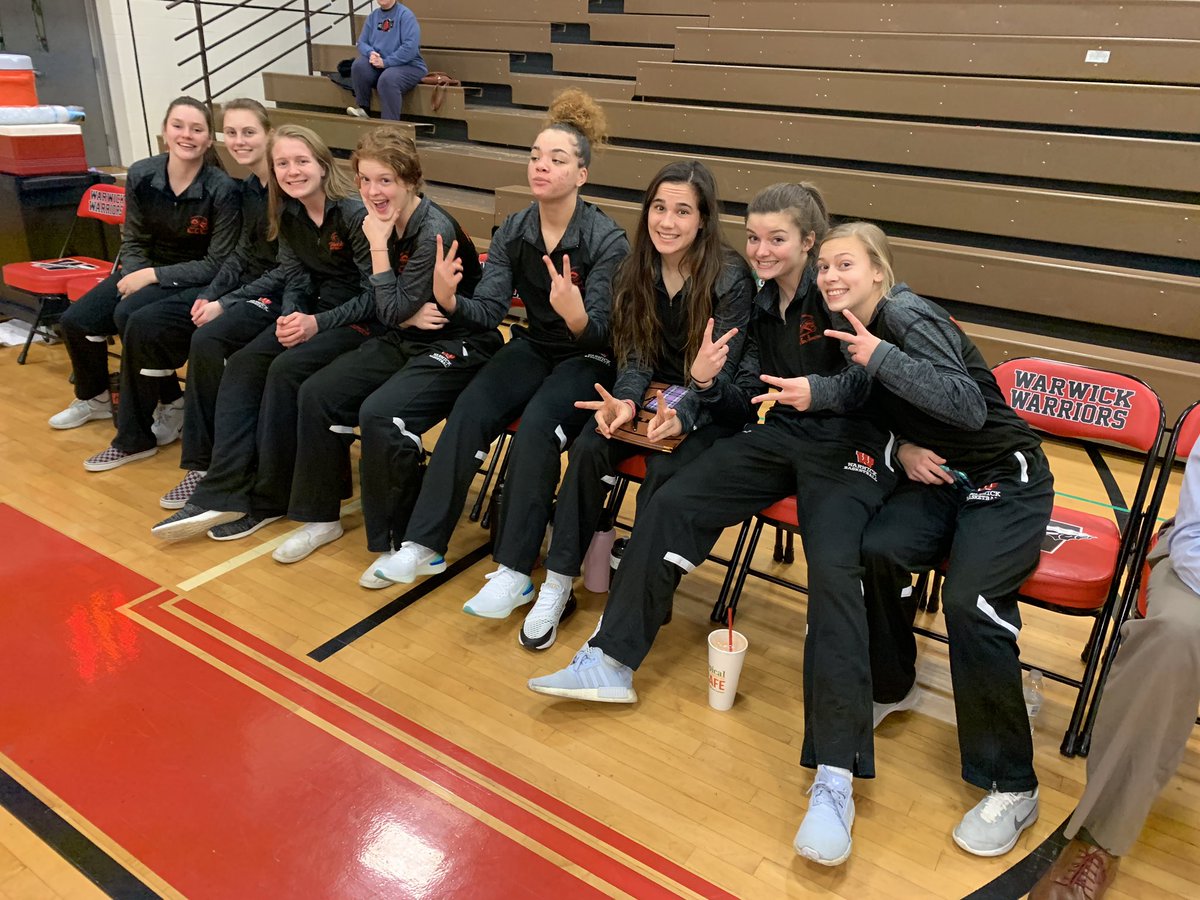 marissa__lewis's tweet photo. Who knew it would only take a few months to love a group of girls so much. I ❤️ being their coach. #coachmoe @GirlsWarwick https://t.co/zy9ZNU4Mxm