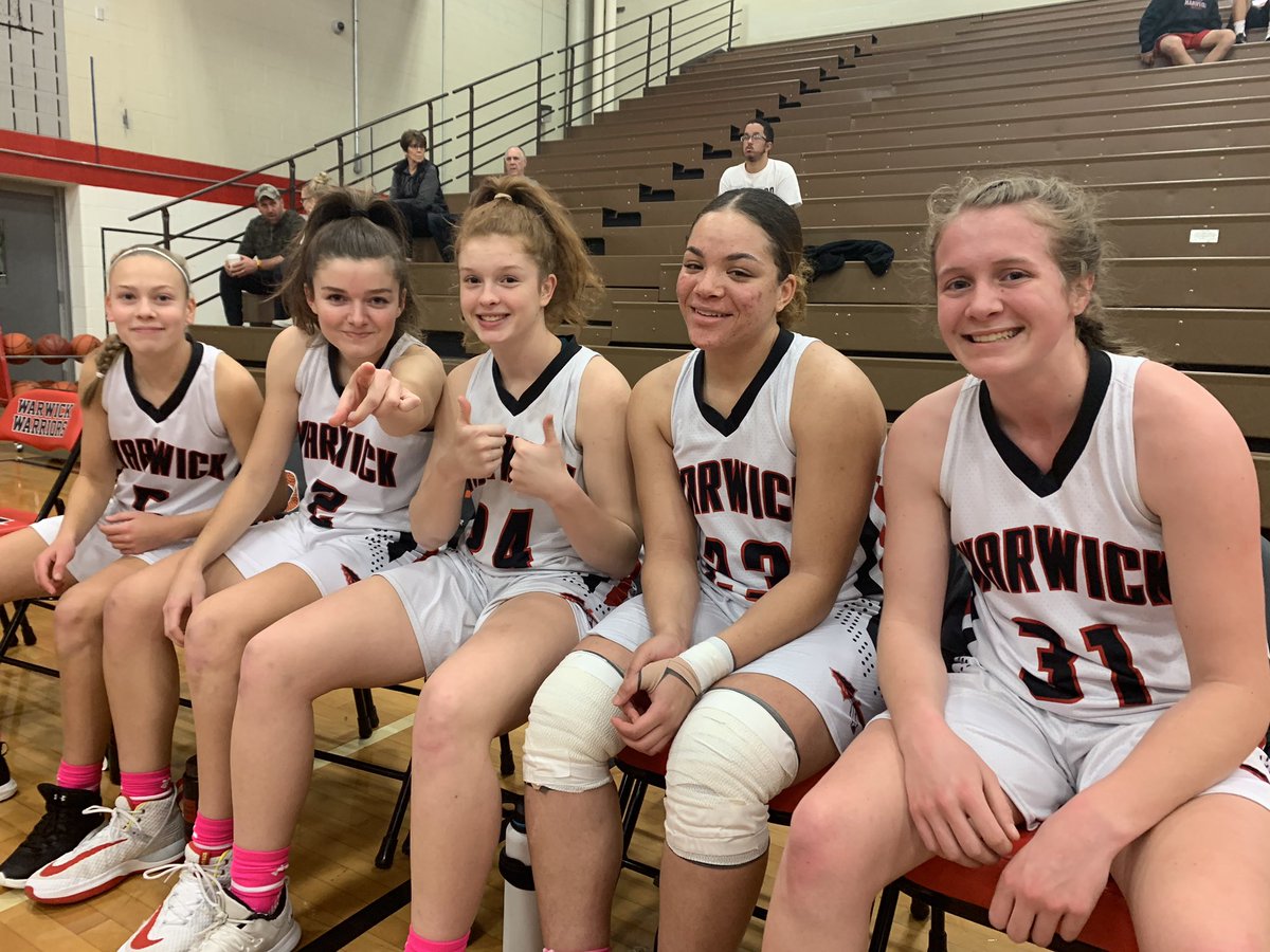 marissa__lewis's tweet photo. Who knew it would only take a few months to love a group of girls so much. I ❤️ being their coach. #coachmoe @GirlsWarwick https://t.co/zy9ZNU4Mxm