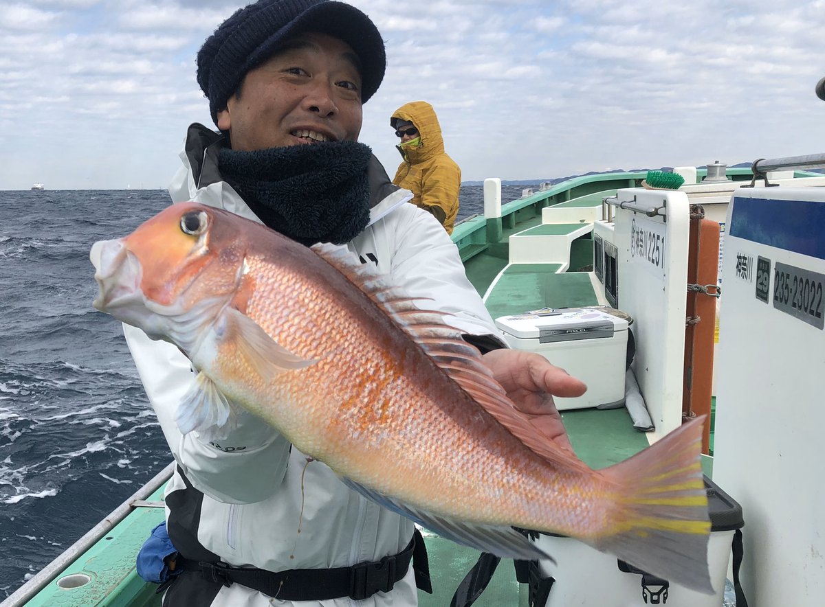cheekamap's tweet photo. 謙虚に小さいクーラーを持ってきたのがよかったのだろう
51センチ、ゲッツ👍
#山下丸
#アマダイ
#特大だよぉ https://t.co/JubsHeaFUM