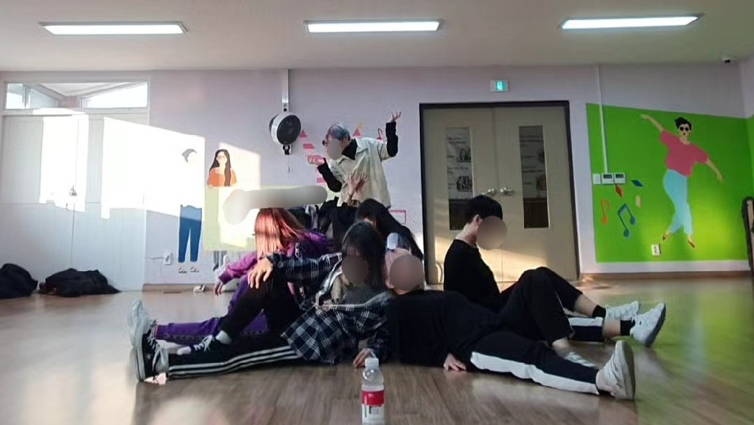 DEEPSVTcover's tweet photo. 캐럿랜드 공연을 위해 매주 열심히 연습 중 입니다>,< 다들 몸조심하시구 건강만 걸리세요💖💙 https://t.co/UgEMErjGkH