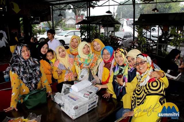 summitri's tweet photo. Santap siang di RM Saung Pengkolan.
The 5th, TPQ RAUDHATUL 'ULUUM. GDC Gardenia DEPOK.
Great Asia Africa - Saung Angklung Udjo.
Bandung, 1 Febrauri 2020.
#summitri #summitritours #tour #tours #lembang #bandung #lembangbandung #saungpengkolan #lunch #lunchtime #nasitimbel https://t.co/UmpQI3t52Y
