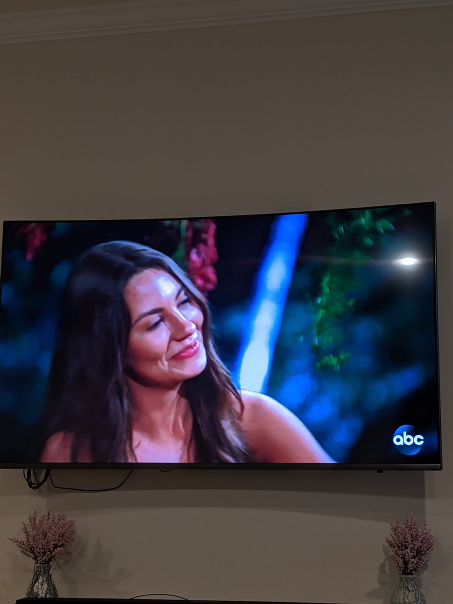 ThisgirlisCRae's tweet photo. CEO of too normal and logical for this show
#TheBachelor https://t.co/zkzJcQ3yKf