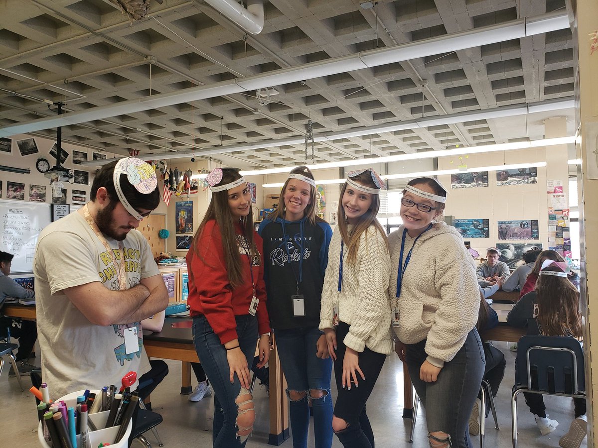 mintlovescience's tweet photo. #BrainHat for our brain quiz today. #fearthelaunch #iteachscience #iteachhighschool https://t.co/xHGy7rJOBD