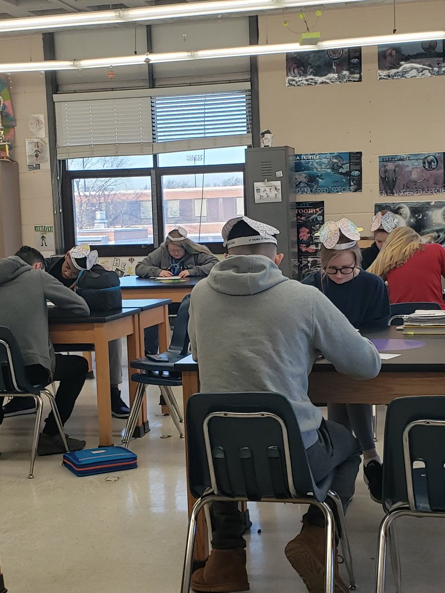 mintlovescience's tweet photo. #BrainHat for our brain quiz today. #fearthelaunch #iteachscience #iteachhighschool https://t.co/xHGy7rJOBD