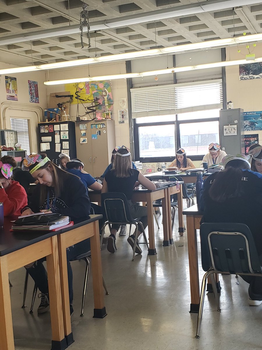 mintlovescience's tweet photo. #BrainHat for our brain quiz today. #fearthelaunch #iteachscience #iteachhighschool https://t.co/xHGy7rJOBD