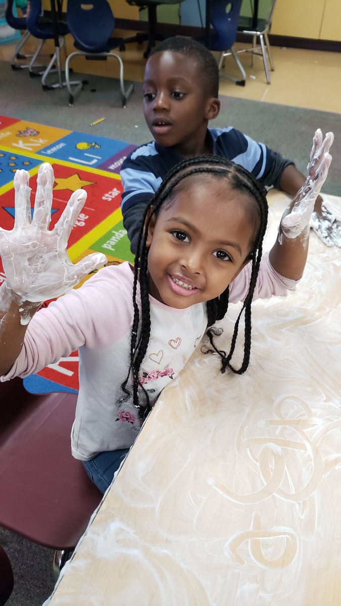 life_kinder's tweet photo. We practiced spelling sight words in shaving cream before we packed up to go home today! #makelearningfun #kindergarten  #reynproud @dr_tbaker @MsWalker_FR https://t.co/7LVjxojmDP