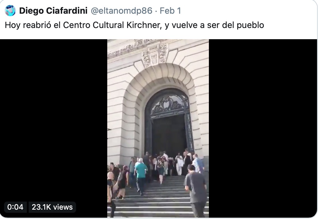 nunca estuvo cerrado, nunca se privatizó, nunca se cobró ninguna entrada, ni siquiera le cambiaron el puto nombre. QUÉ GARCHA QUIERE DECIR QUE VUELVE A SER DEL PUEBLO QUÉ CARAJOS LE PASA A ESTA GENTE