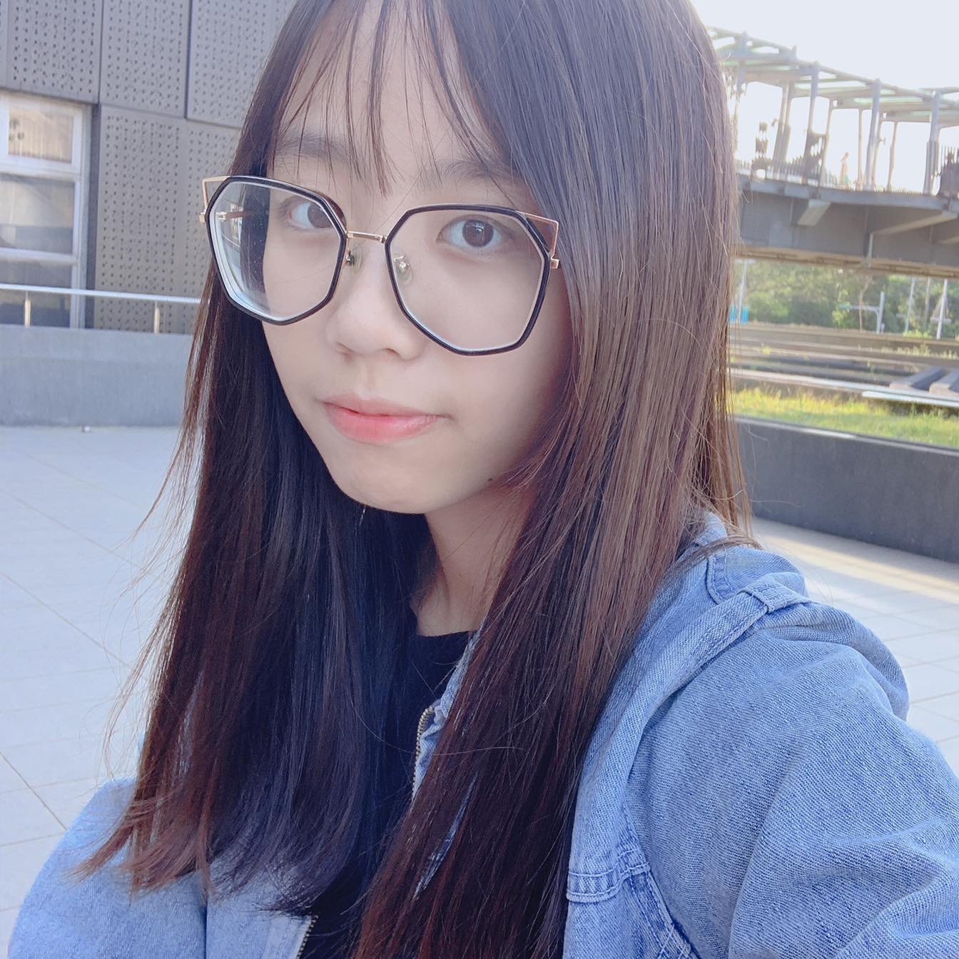 寻一起飞机的人on Twitter 迷人的眼镜美女https T Co Hro9ikinpj Twitter