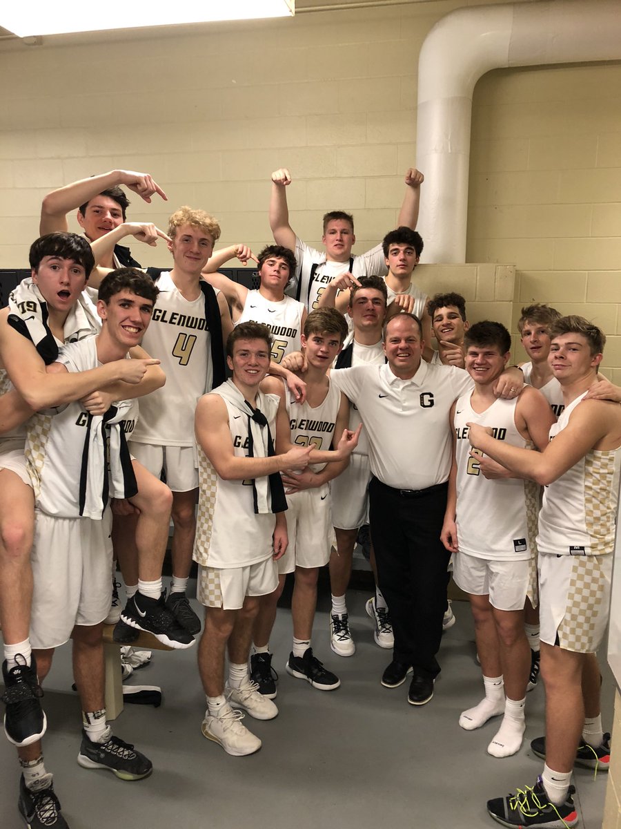 OfficialBIGBEE1's tweet photo. Congratulations to @GlenwoodBBB for winning the beef boy award tonight. Shoutout to the men who prep the boys to be beef ballers. #coachbeef #beefballer #Unstoppable https://t.co/kpMgDJpuND