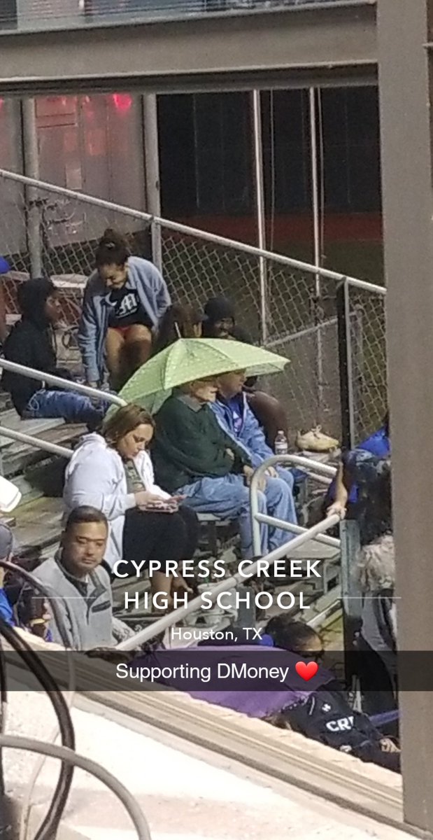 EmMandDMama's tweet photo. 1st game (scrimmage) of Jr season and D's biggest fans there to cheer her on in the rain ❤👴👵#DMoneydoingwork💰 #backinthecircle💪 #ahhcc💙 #creeksoftball https://t.co/KywyzZjOou