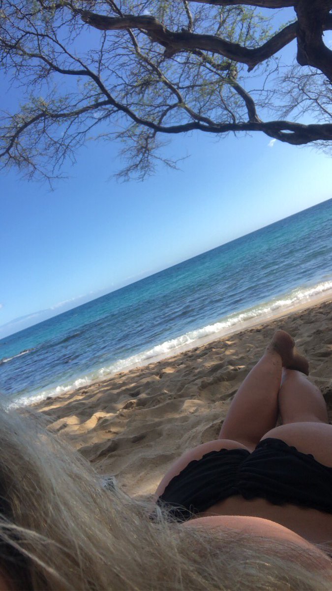 ApplebottomThe's tweet photo. Beaching #beachlife #beach69 https://t.co/Hv7xEuE4mk