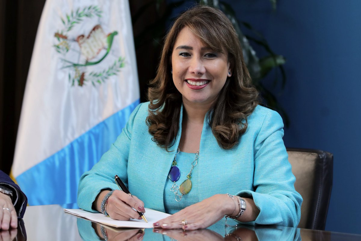 #IniciaElCambio 🇬🇹
Juramentación de la Licenciada Claudia Berg, como Viceministra de Asuntos Registrales.