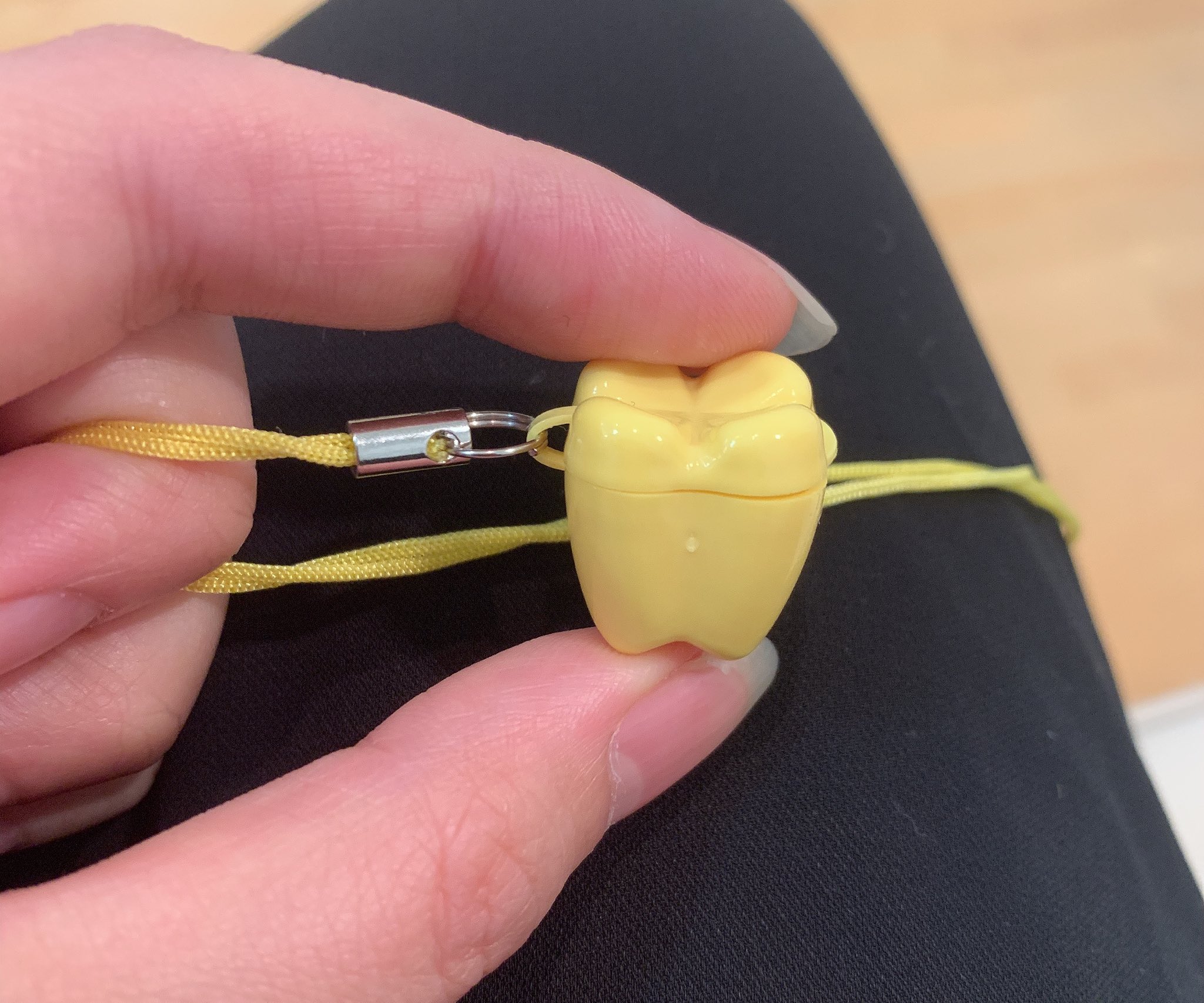 Twitter 上的 梨蘭 3本目の親知らず抜歯 全部横から生えてしまった親知らず 最後の1本はもう骨の下に埋まってるから 手術になるので 痛くならないのであれば放置でいいそうなので 今日がたぶんラスト親知らず抜歯 抜いた歯を乳歯ケースに入れてくれたwwww Twitter 上的 梨蘭 3本目の親知らず抜歯 全部横から生えてしまった親知らず 最後の1本はもう骨の下に埋まってるから 手術になるので 痛くならないのであれば放置でいいそうなので 今日がたぶんラスト親知らず抜歯 抜いた歯を乳歯ケースに入れてくれたwwww