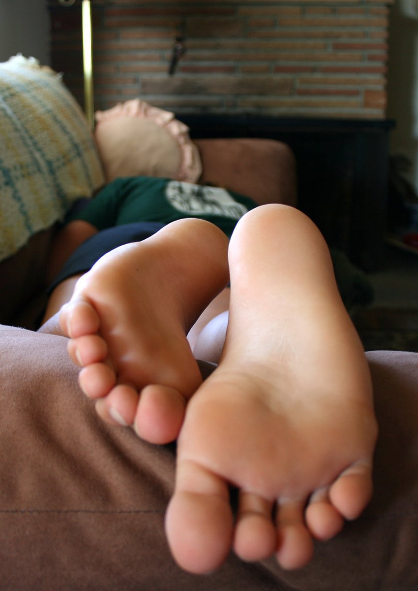ticklerjay's tweet photo. Amazingly soft soles! ❤👉👣👈 #feet #footfetish #footfetishnation #softfeet #softsoles #ticklishfeet #ticklishsoles #solefetish #ticklefetishnation #soles #toes #gorgeousfeet #gorgeoussoles #cutetoes #toes https://t.co/zunKSpGHHK