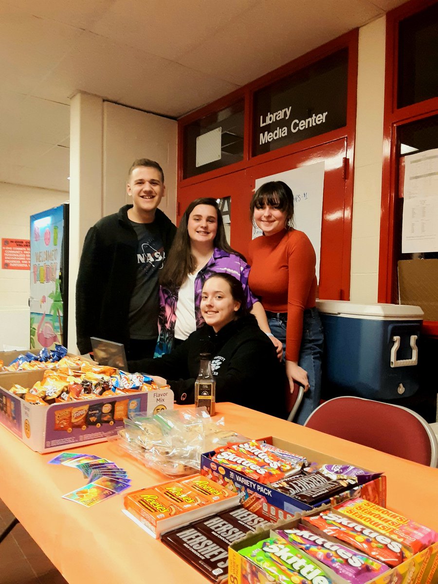 ElizabethLabier's tweet image. Thank you to everyone who attended the second annual Hoops for Hunger girls basketball game against Hopkinton this evening! This was such a fantastic way to show school spirit while working together to give back to the community. #hdhspride