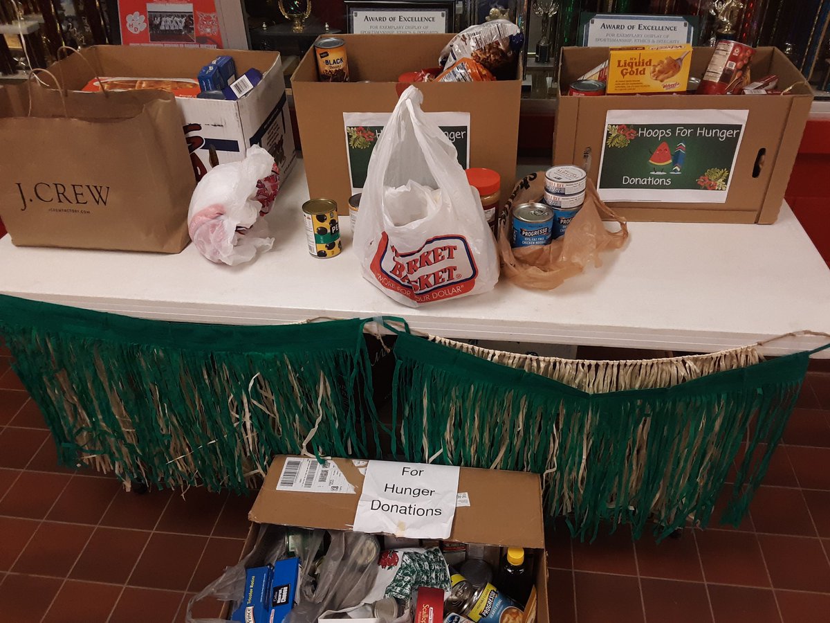 ElizabethLabier's tweet image. Thank you to everyone who attended the second annual Hoops for Hunger girls basketball game against Hopkinton this evening! This was such a fantastic way to show school spirit while working together to give back to the community. #hdhspride