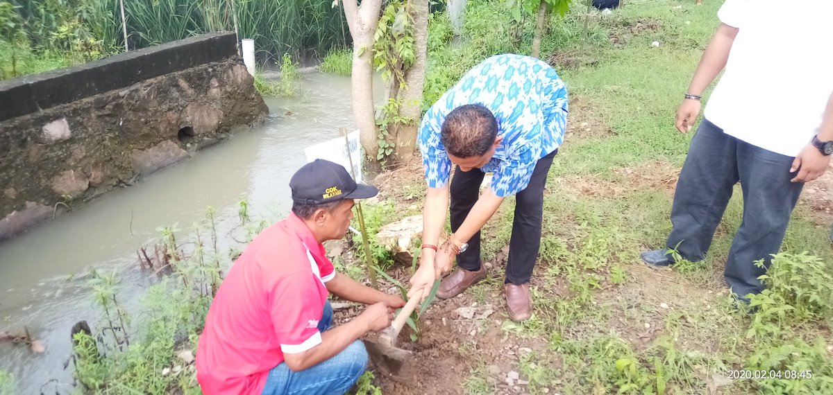 SUMBER MENANAM"siang ini bersama kepala dinas kehutanan cabang jawa tengah wilayah 1,Forkompincam,perangkat desa sumber beserta lembaga dan SMA NU kradenan,SMK MUHAMMADIYAH Kradenan.<a href="/AriefRohman_838/">BUPATI BLORA</a> <a href="/ganjarpranowo/">Ganjar Pranowo</a>
#sumbermantapberkarya