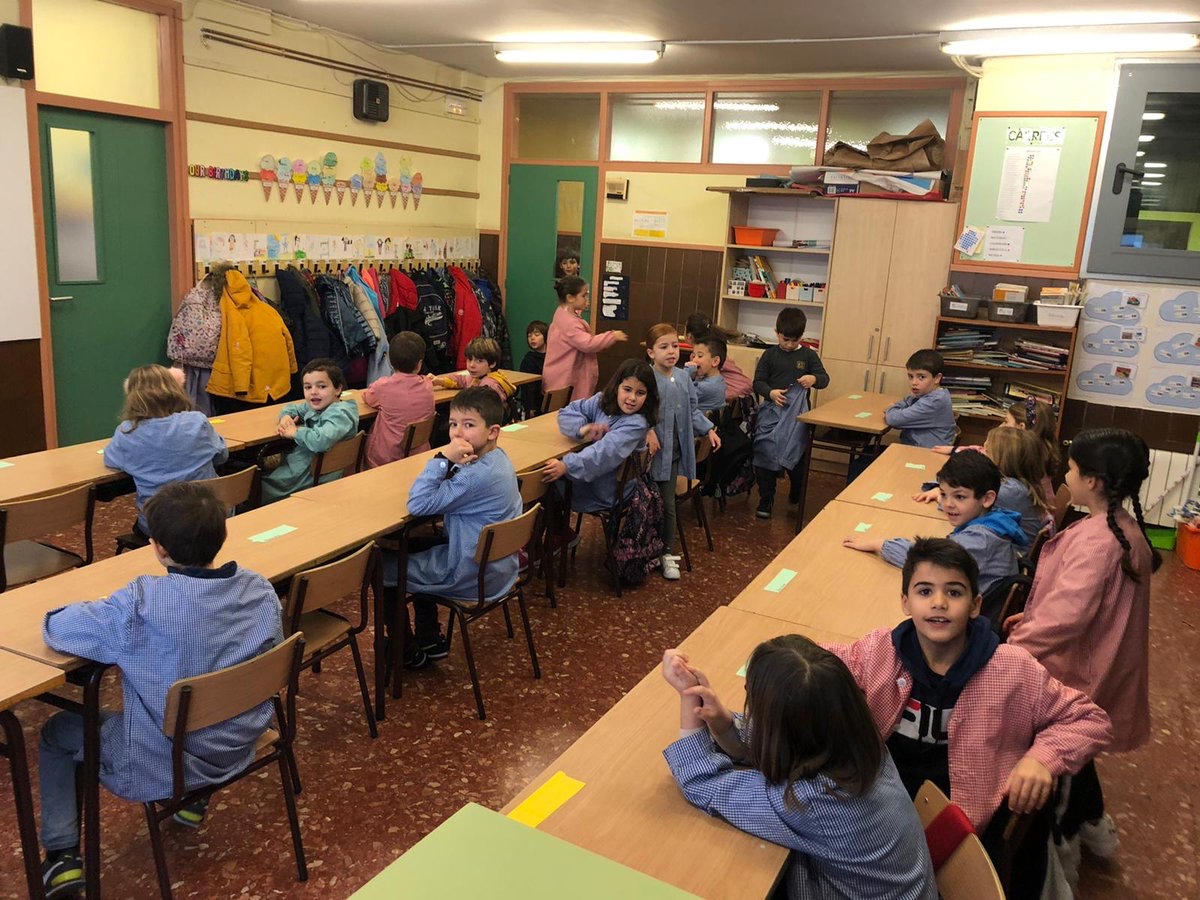 escolaminguella's tweet photo. RT @LauraMiCa3: A #2nprimaria de les @escolaminguella hem començat el concurs de Masterxef! Serem capaços de treballar en equip i fer els millors menús saludables? Segur que sí! https://t.co/uCM2jisvhc https://t.co/OGKx5AZWOw