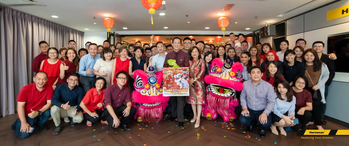HartamasGroup's tweet photo. Two auspicious pink lions arrived at #Hartamas today on the 11th day of CNY to usher in good luck & prosperity! Huat Ahhh! Stay tuned for more photos & video! #HartamasRealEstate #HartamasGroup #HartamasFamily #ChineseNewYear #YearOfRat #Chor11 #Heng #Ong #Huat #CNYReunion https://t.co/PJ18yFTnYq