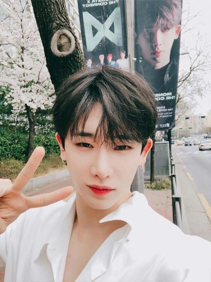 Dongjun_Heaven's tweet photo. #180204 #k_star_road 
#kihyun #wonho ❤💜 https://t.co/nN7lRnu1En