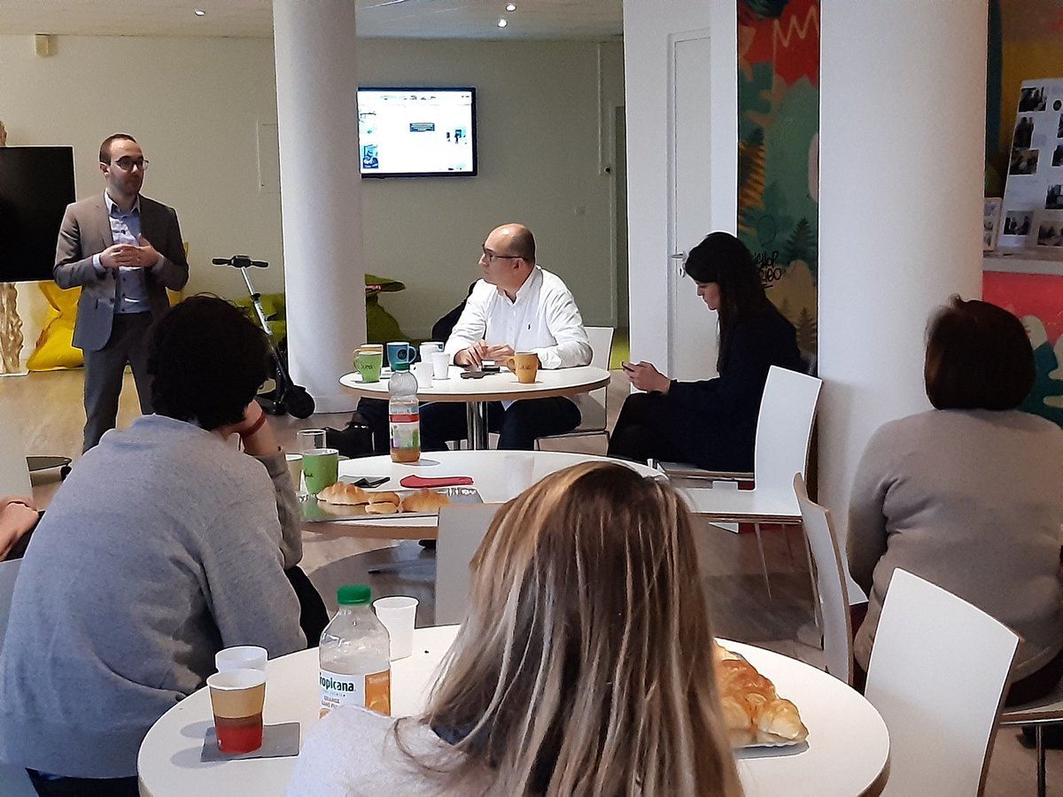 BrionSylvie's tweet image. Julian Joumouille de @QuosConnect nous parle des objets connectés pour les villes. @ValdEuropeagglo et c'est au @villageCABP