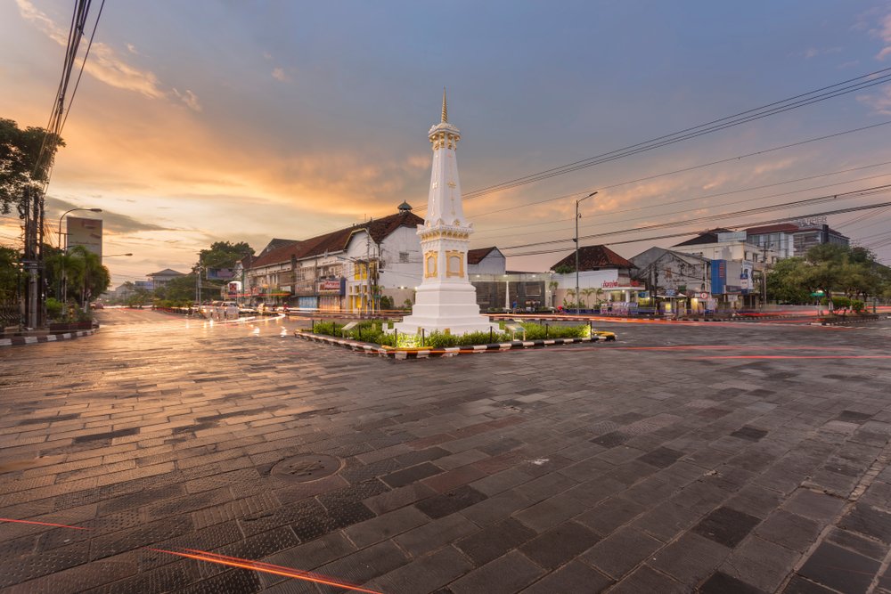 alvinyudhas's tweet photo. saking pengennya liat tugu tanpa polusi kabel dan papan nama. 🙃 ngedit sampai mata kiyer. https://t.co/8K7BAkcNYB