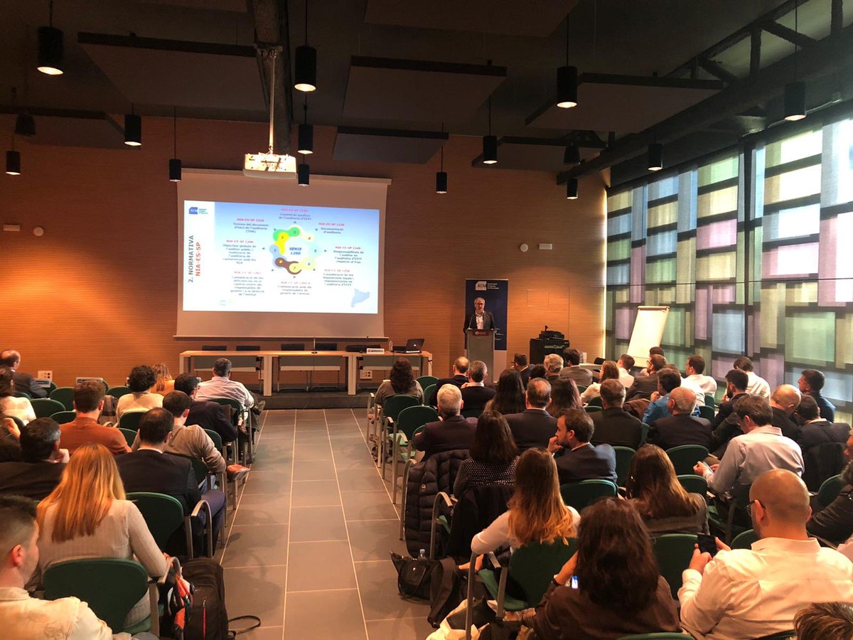 ACMunicipis's tweet photo. Avui continuem amb les sessions de formació del personal adscrit a l’Acord marc del servei d’auditories amb membres de la comissió del sector públic @AuditorsCENSORS en MA. Catalan i @JordiJvicente #auditoria #auditoriaPública #controlintern #ACMFormació https://t.co/IwchKcKGjY