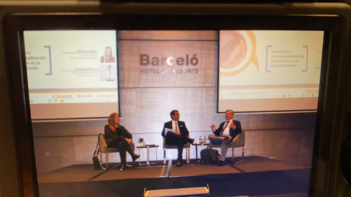 alvarocastroes's tweet image. La gente me está preguntando quien es ese pedazo de moderador y que cómo no conocían a alguien tan bueno, el que lo quiera contratar a @IglesiasGaston que hable conmigo...