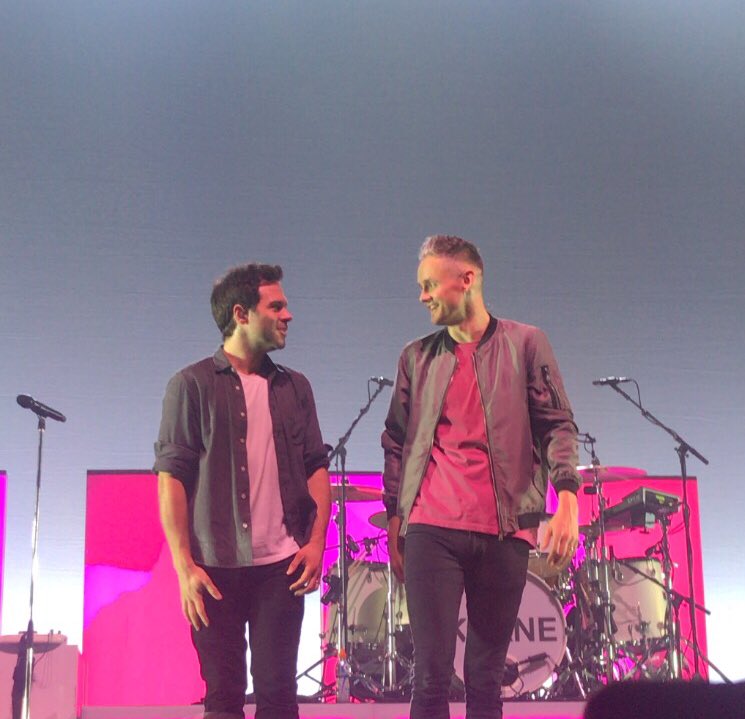 baldris9's tweet photo. I always love when you see each other playing on the stage in the middle of a song and all of you smile like a child! Outstanding performance👏🏼 @keaneofficial @Richard_H @jessequinmusic @Richard_H @VertiMusicHall https://t.co/wHLxf8kvHz