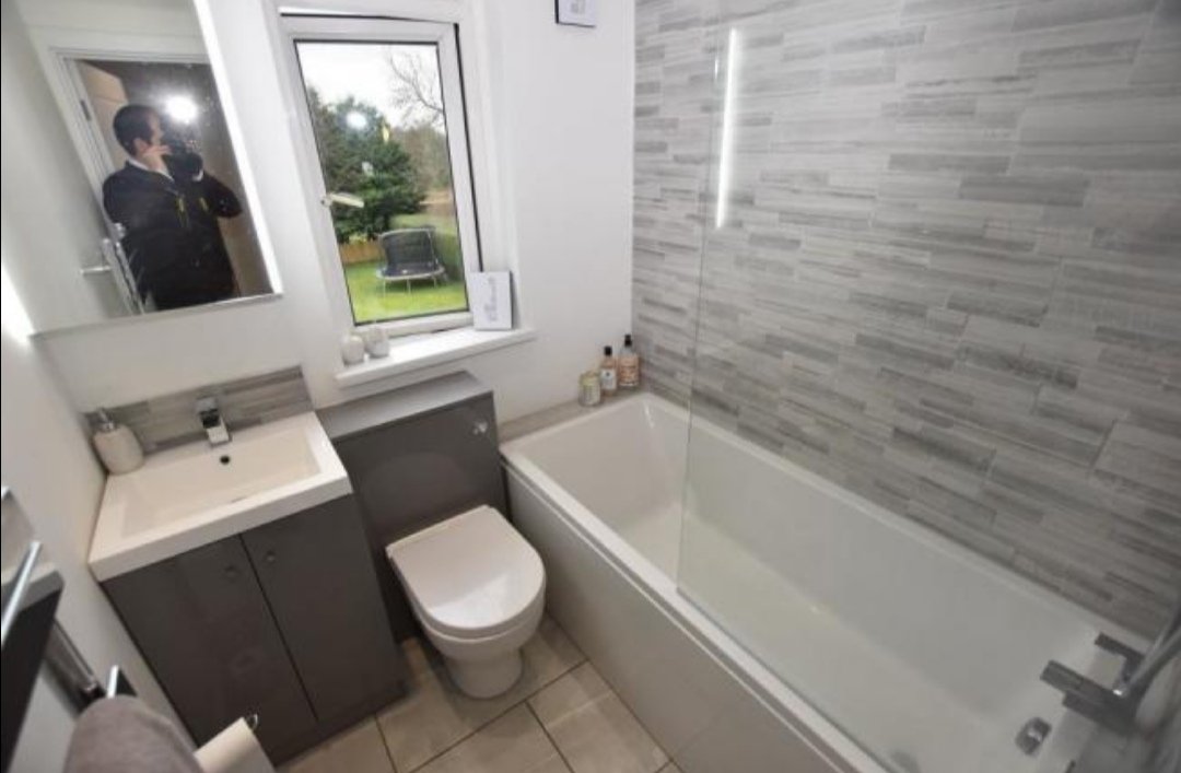 eabanter's tweet image. "We've decided to use the other agent because of cheaper fees"

The other agent: