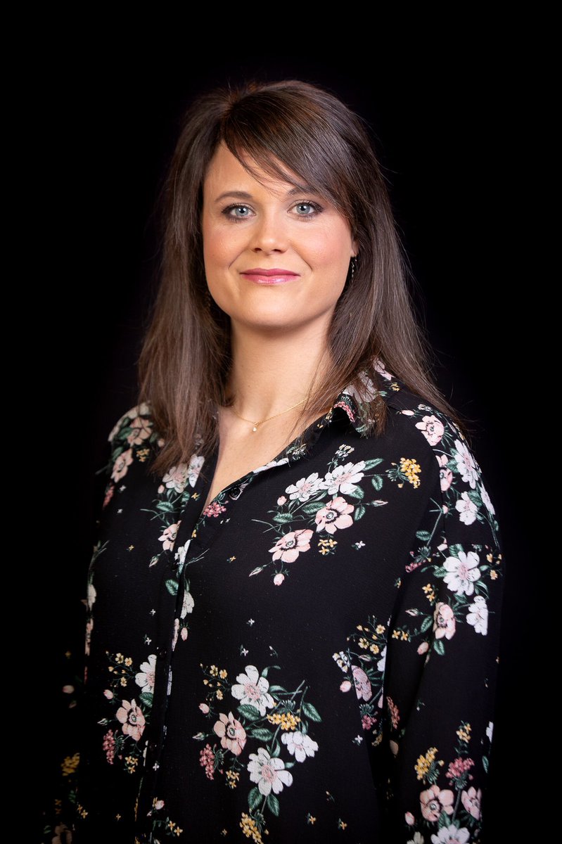 SamiaGhali's tweet photo. #zoeponcelet, Ancienne championne de #Voile, Avocate de 32 ans, elle est maman d’un petit garçon de 19mois, engagée sur les questions d’environnement et spécialiste en droit public, elle sera ma candidate dans les 9e et 10ème arrondissements de #Marseille. https://t.co/j3S2M2LEk1