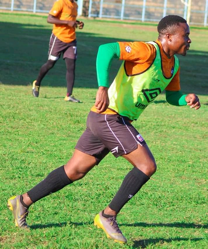 entertainmentmw's tweet photo. BE FORWARD Wanderers defender, Stanley Sanudi, says he is in talks with the club to sign a new contract. 

Sanudi has no running contract with Wanderers but he wants to extend his stay with the Blantyre based team https://t.co/oxsdbkQO9l