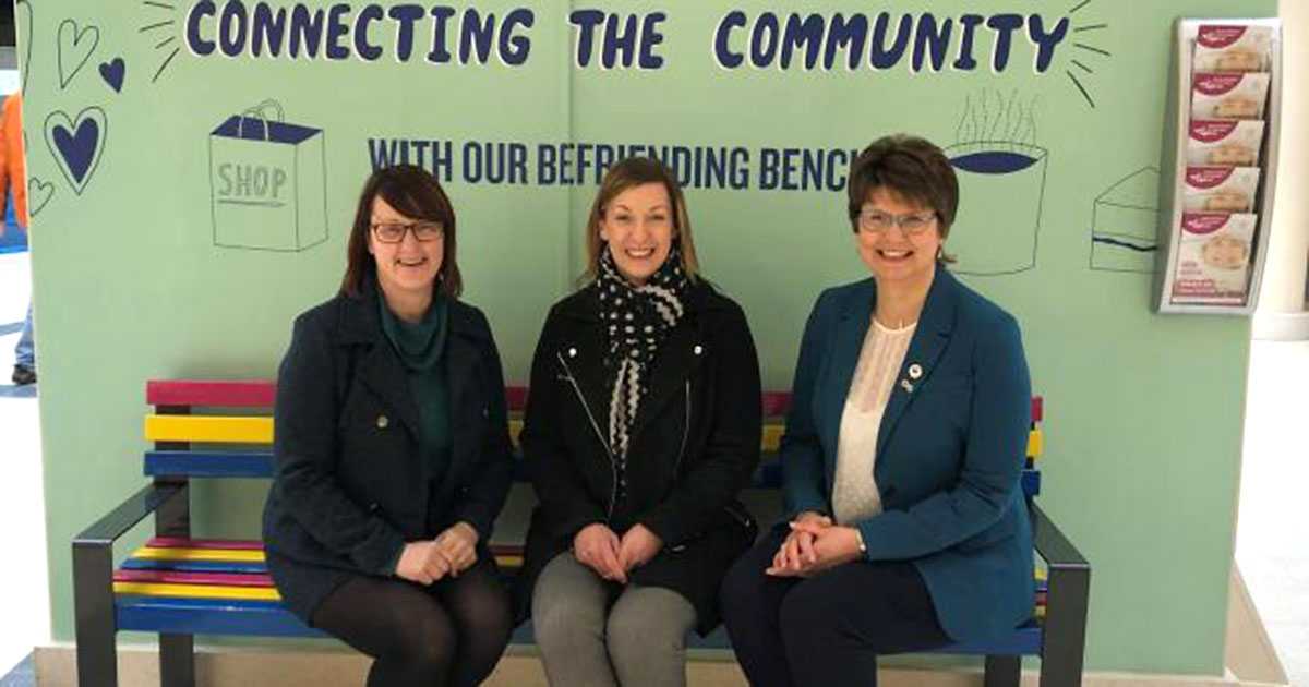 The Cornmill Centre have installed a fab new #Befriending bench where you can go and have a chat with others and access information about our befriending services. 
If you want to volunteer as a befriender in your community visit goodfriends.org.uk <a href="/CornmillCentre/">Cornmill Centre</a> <a href="/age_uk/">Age UK</a>