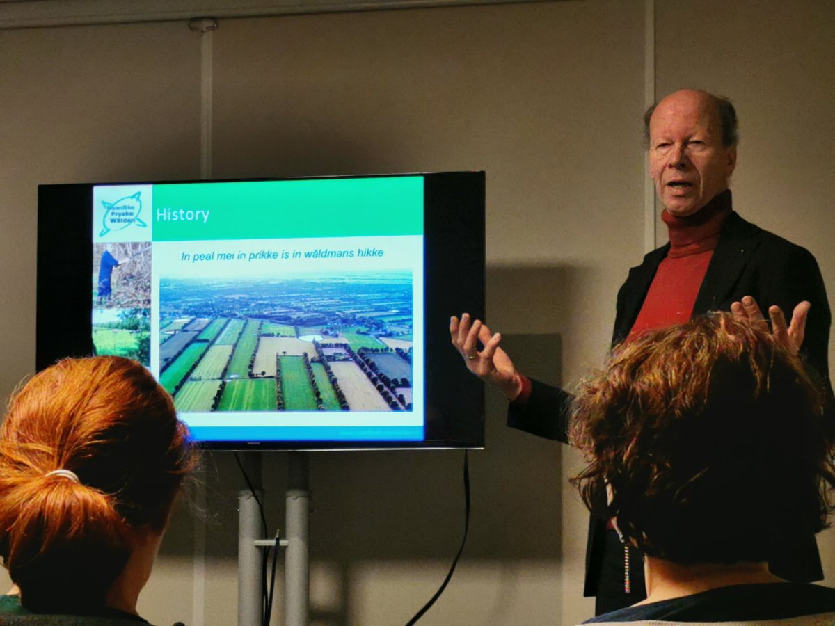 colorcircle_eu's tweet photo. [#live #IRLECOLOR] #localstakeholder @AlbertvanderPlo, farmer, chairman of the (800 members) Northern Friesland association of agricultural workers, explains the audience how #farmers organised in #agriculturalnatureassociations to protect and manage #landscapes #agroecology https://t.co/lQ1TanQLCF