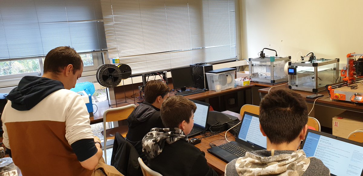 imerir's tweet photo. @imerir a accueilli des élèves de 3ème en #stage découverte. Ces élèves du #collège La Bressola et du collège Le Ribéral ont ainsi pu construire un robot et découvrir les technologies du numérique.
contacts : imerir@imerir.com | @cciperpignan | #Sudformation https://t.co/dUAkPM9JWc