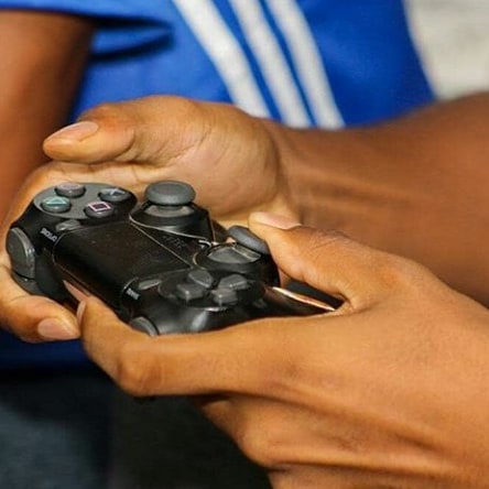 luckygamerztz's tweet photo. IN GAME MOMENTS :๐ฎ
Did you ever had problems with sweaty hands while gaming?? ๐๐ค
#GamingLounge #Gamingrevolution #playstationtz #myfairplaza
@leenalovelucky
#WePlayToConnect https://t.co/lkXVdUCbXx