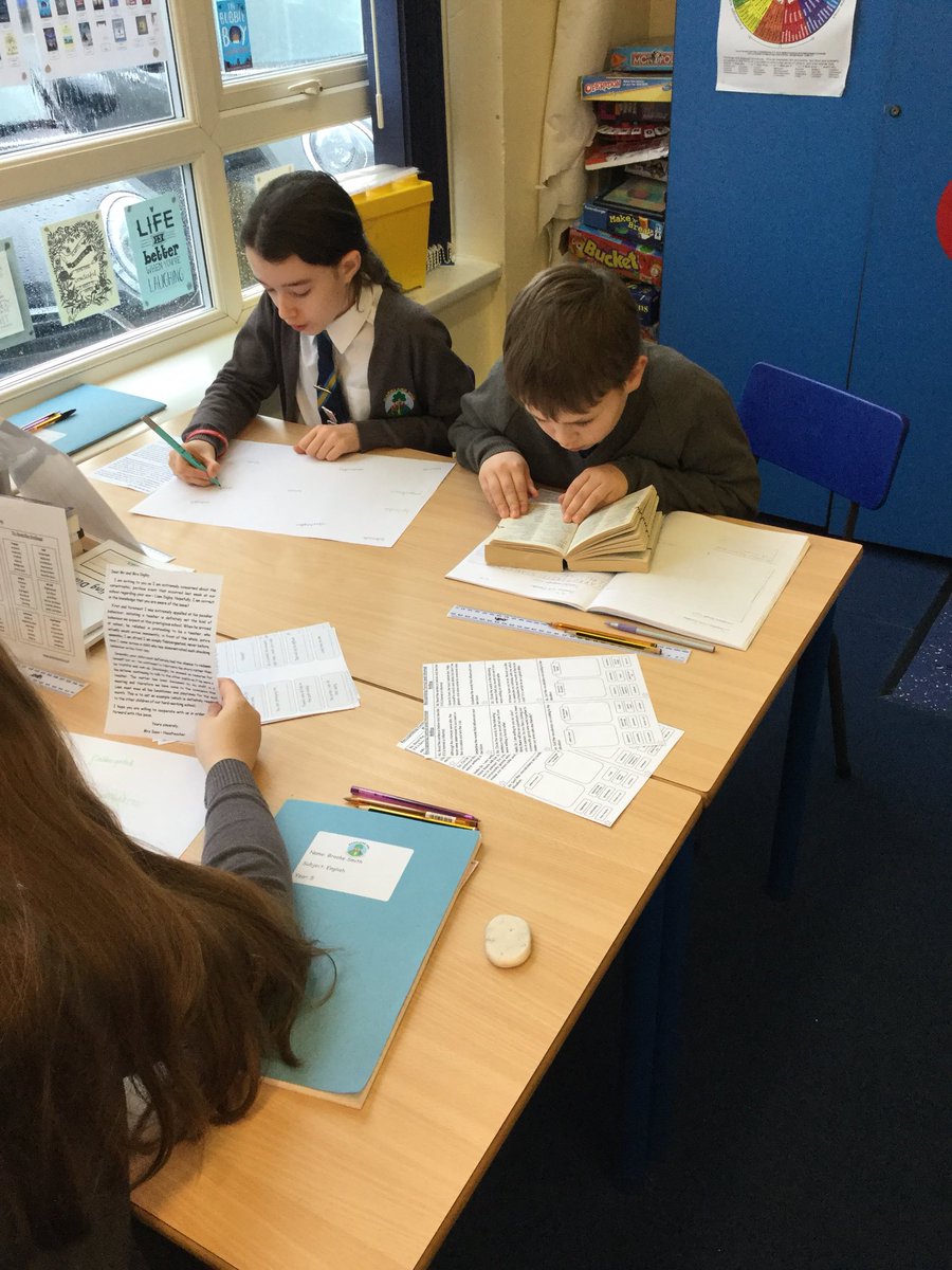 MarklandHill's tweet photo. Linden are identifying formal vocabulary to write a letter in the style of a headteacher from our class book Cosmic @frankcottrell_b #timerchallenge https://t.co/EgCHFh2IeI