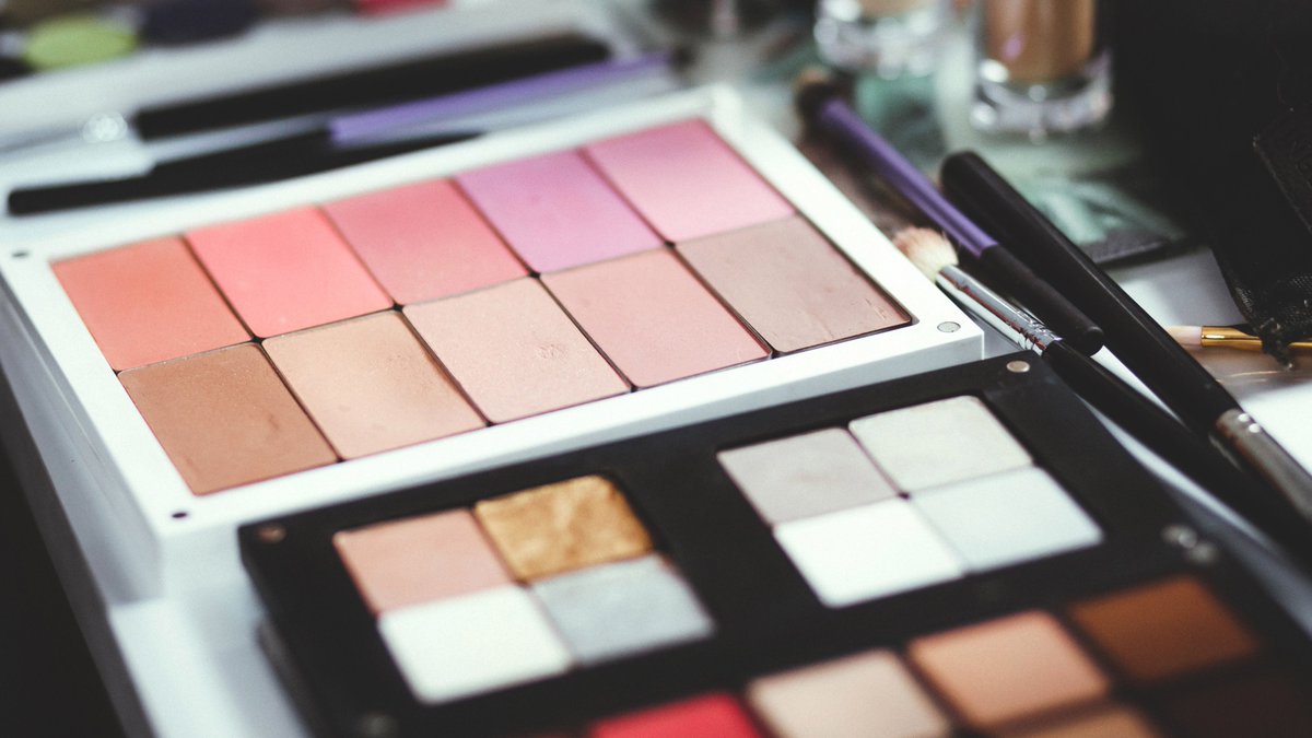 Make-up palette
