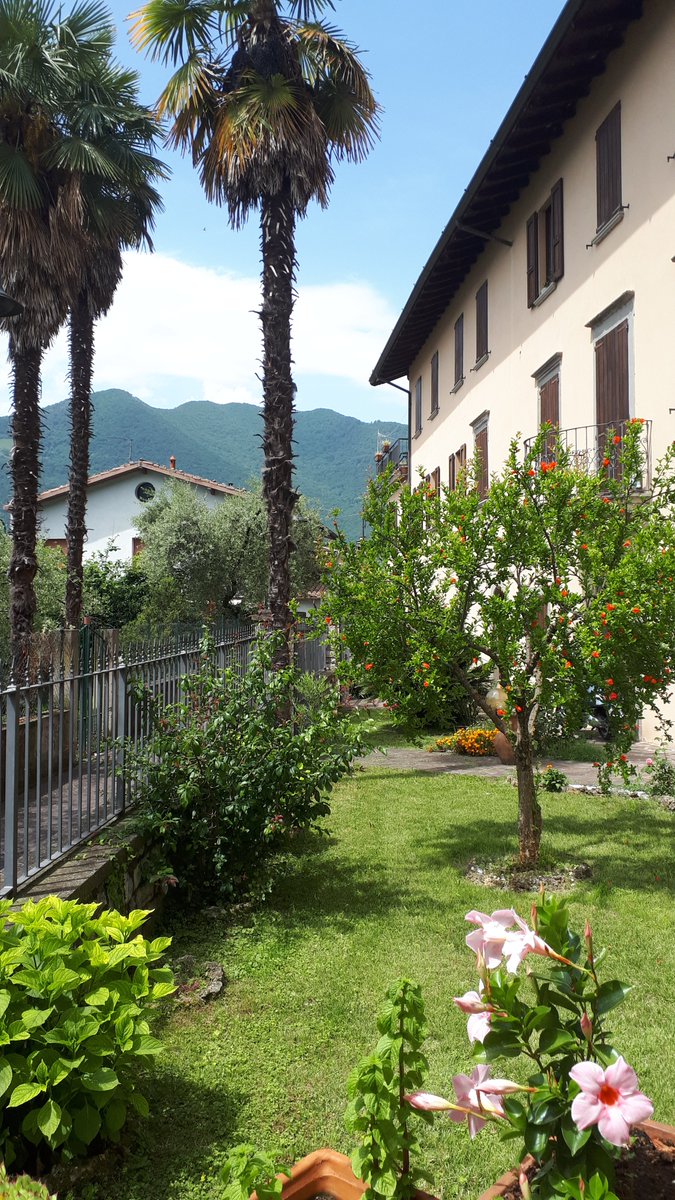 MaxxSilver1's tweet photo. #Sensole is a small village on #Monte #Isola on Lake #ISEO_픽크루 You can't visit the castle but it's a pleasant spot to look across the lake. I just wanted to chill and there was nothing to do except have lunch, but that was great with a view across the garden below. https://t.co/mC909GoD5k