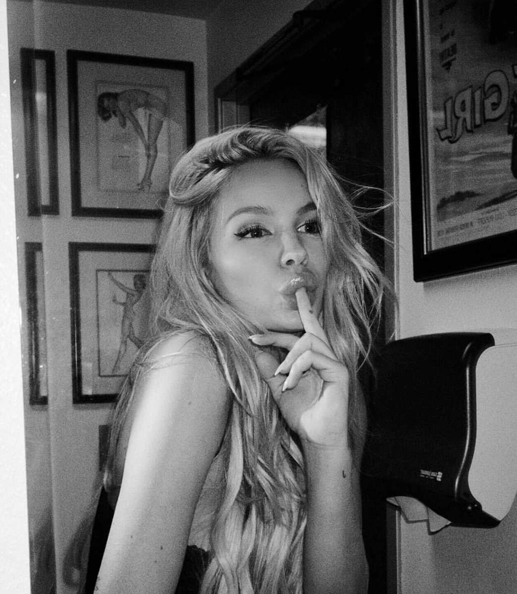 𝑯𝒐𝒏𝒆𝒚 𝒚𝒐𝒖’𝒓𝒆 𝒑𝒍𝒂𝒚𝒊𝒏𝒈 𝒘𝒊𝒕𝒉 𝒇𝒊𝒓𝒆
.  .  .
𝑫𝒐𝒏’𝒕 𝒈𝒆𝒕 𝒚𝒐𝒖𝒓𝒔𝒆𝒍𝒇 𝒃𝒖𝒓𝒏𝒆𝒅