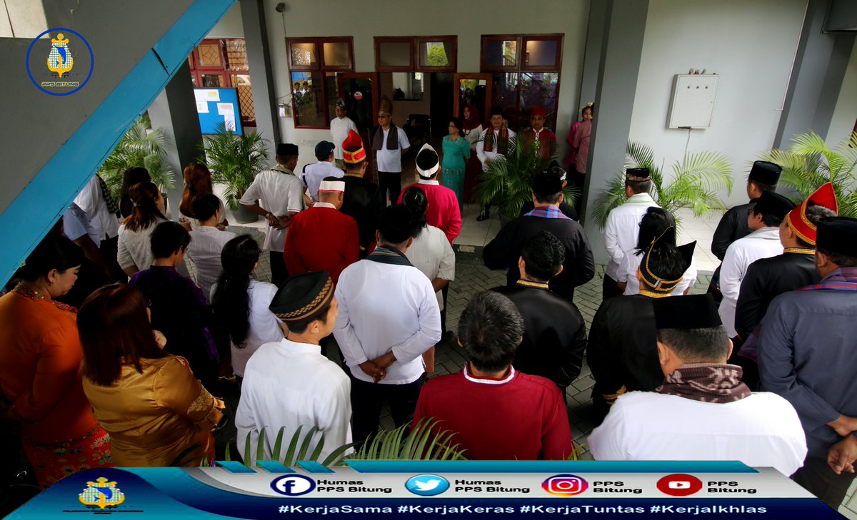 Humas_PpsBitung's tweet photo. Indahnya Perbedaan dalam Persatuan Keanekaragaman Budaya Baju Adat, hari ini (04/02) Pegawai PPS Bitung Memakai Baju Adat lagi nih Sesuai Arahan Menteri Kelautan dan Perikanan, Mari Kita Lestarikan Budaya Baju Adat Kita Indonesia 🇮🇩 @kkpgoid @mzulficar @djpt_kkp @Edhy_Prabowo https://t.co/ACOBe580kb