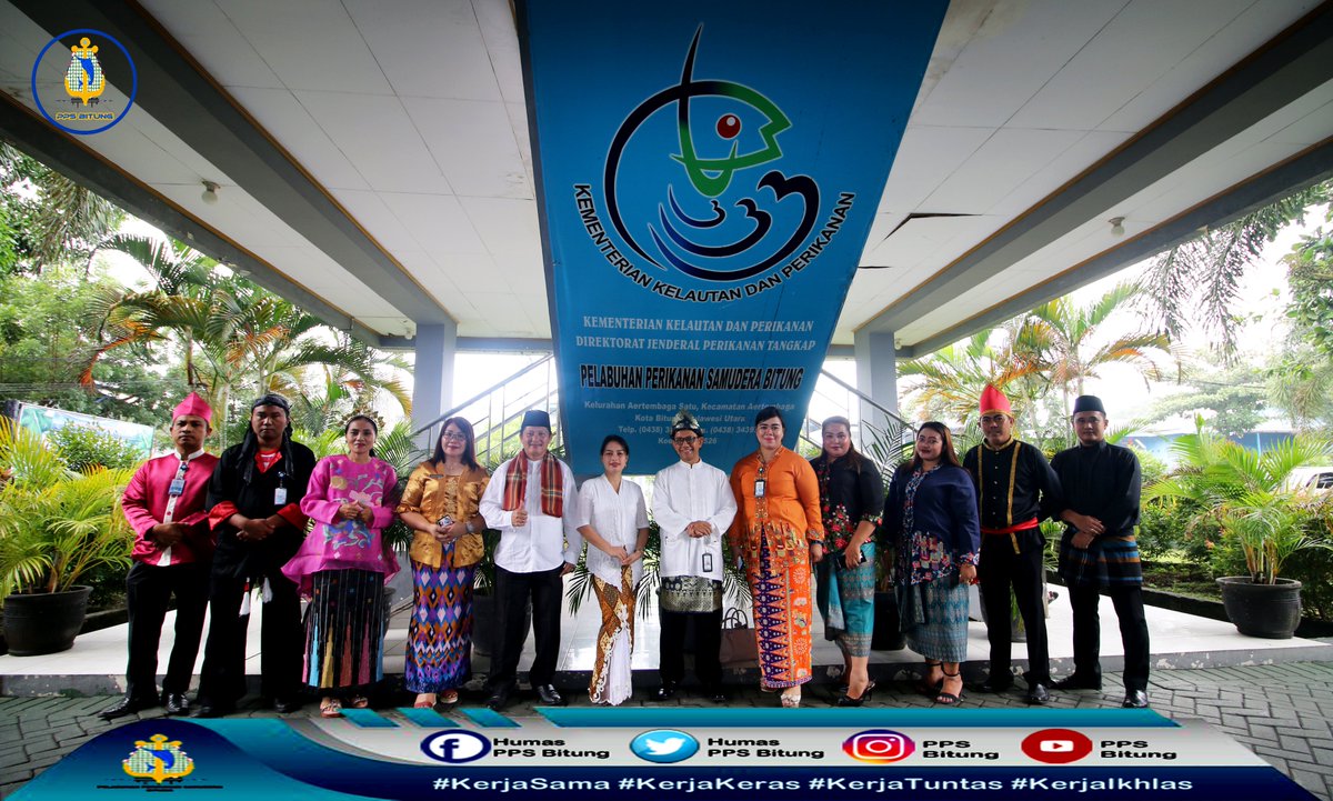 Humas_PpsBitung's tweet photo. Indahnya Perbedaan dalam Persatuan Keanekaragaman Budaya Baju Adat, hari ini (04/02) Pegawai PPS Bitung Memakai Baju Adat lagi nih Sesuai Arahan Menteri Kelautan dan Perikanan, Mari Kita Lestarikan Budaya Baju Adat Kita Indonesia 🇮🇩 @kkpgoid @mzulficar @djpt_kkp @Edhy_Prabowo https://t.co/ACOBe580kb
