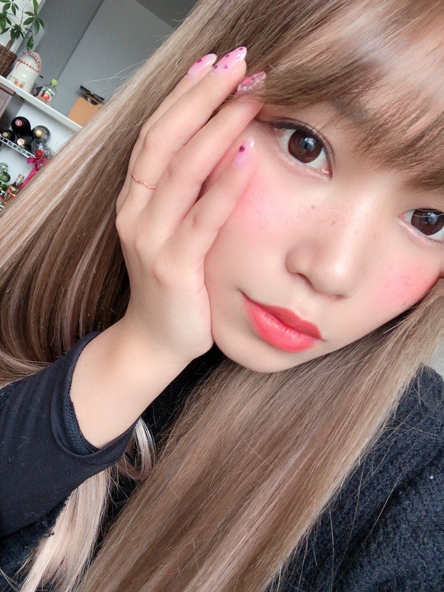 R N Gemie チーク塗りすぎた R N Gemie チーク塗りすぎた