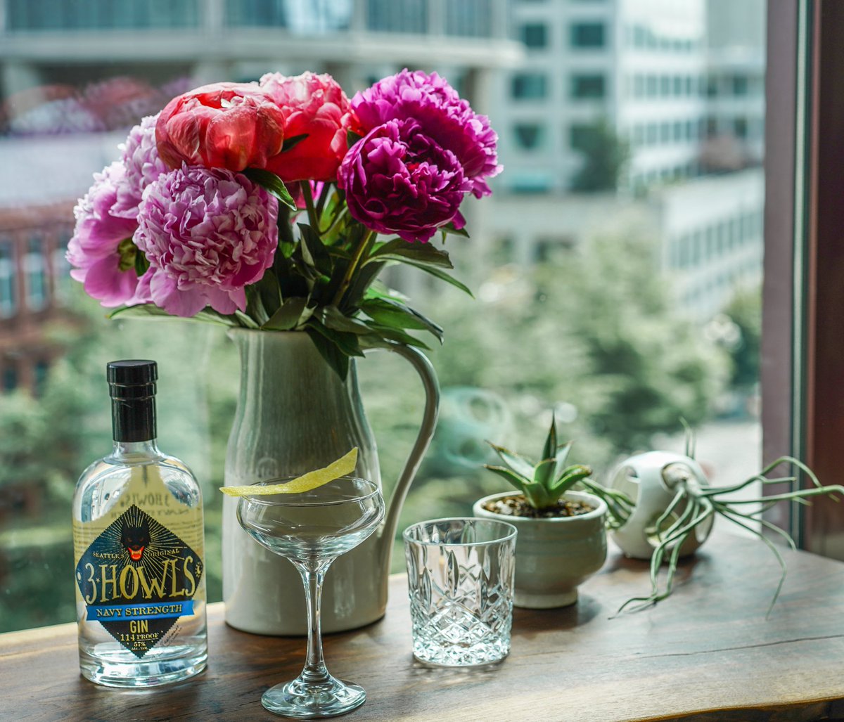 What a beautiful sight. 🍸💐😍 #3Howls