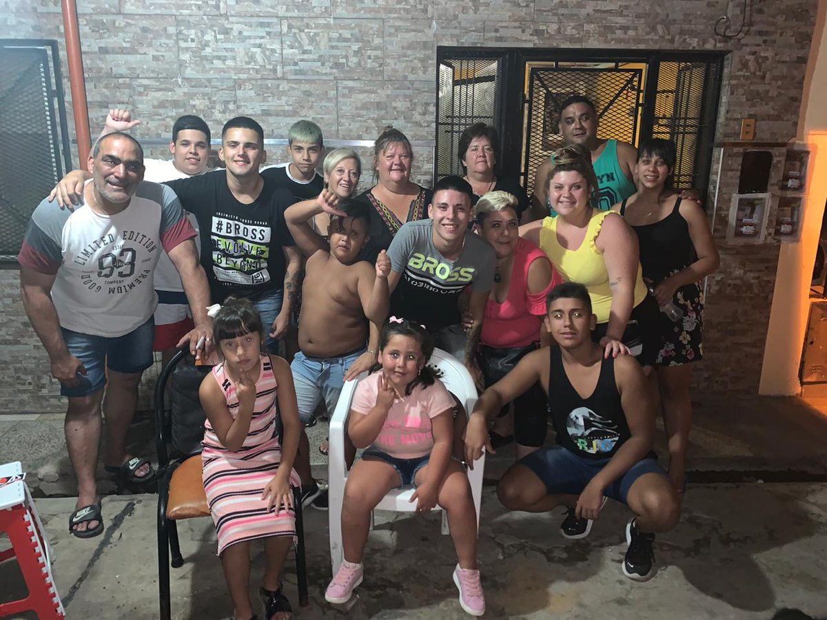 _FrancoNicolass's tweet photo. No es un adiós, sino un hasta luego familia.. voy atrás de un sueño que vengo anhelando desde chico. Duele separarse pero hay que dejar muchas cosas de lado por este deporte. Ustedes y yo sabemos que todo esfuerzo tiene su recompensa. ⚽️❤🛩
VAMOS POR TODO. https://t.co/Ue45Q5NZ9J