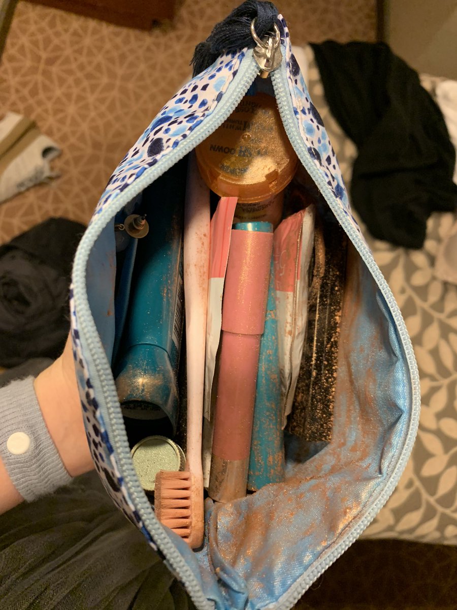 chloenk99's tweet photo. @SouthwestAir got my bags back crushed &amp; ripped &amp; dirty... a day late. after i was told there was “nothing they could do for me &amp; it wasn’t there fault.” hoping this is the last time this happens cause i ♥️ @SouthwestAir https://t.co/iDmTh2OpJ6