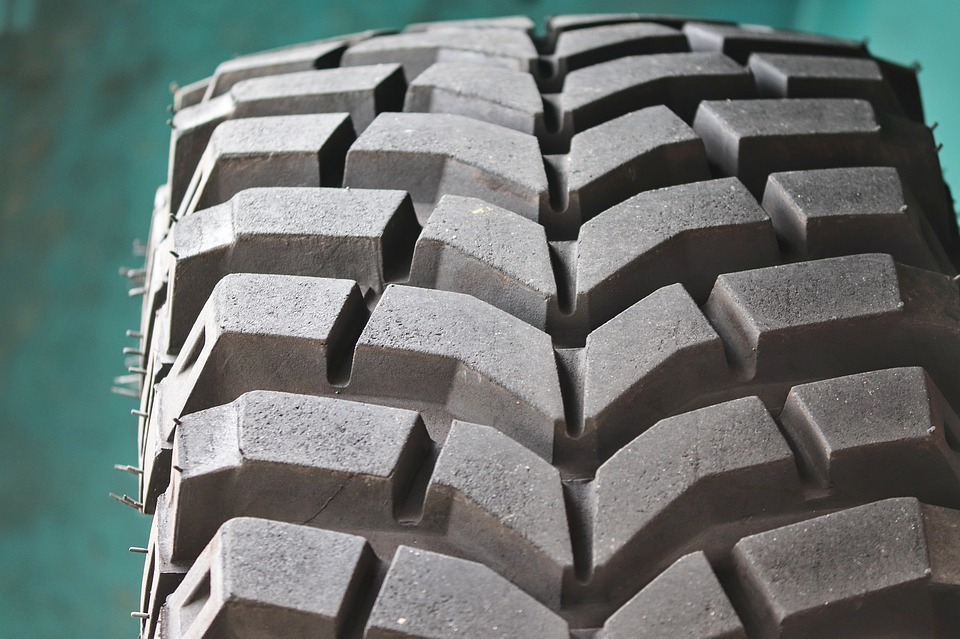 SinghNoha's tweet photo. Winter Tire Choice: Asymmetrical or Directional https://t.co/lwwGLLGFc5 https://t.co/YsXsFfAan6