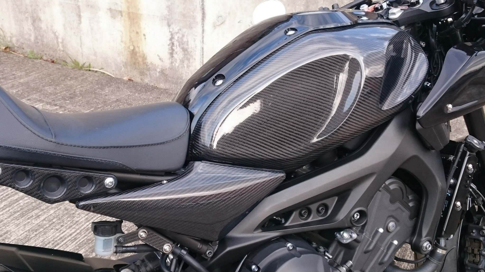 ボタニカル ミディアムベール XSR900 タンクカバー カーボン綾織柄