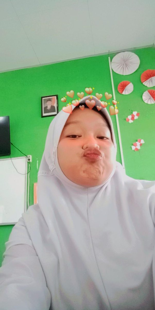 isnaaaa_03's tweet photo. Yang pnting bahagiaa🤣
#bacotsantuy #100HariUnfaedah #AkuGapapa #School2020 #amberheardisoverparty https://t.co/19GHEt2Hrx