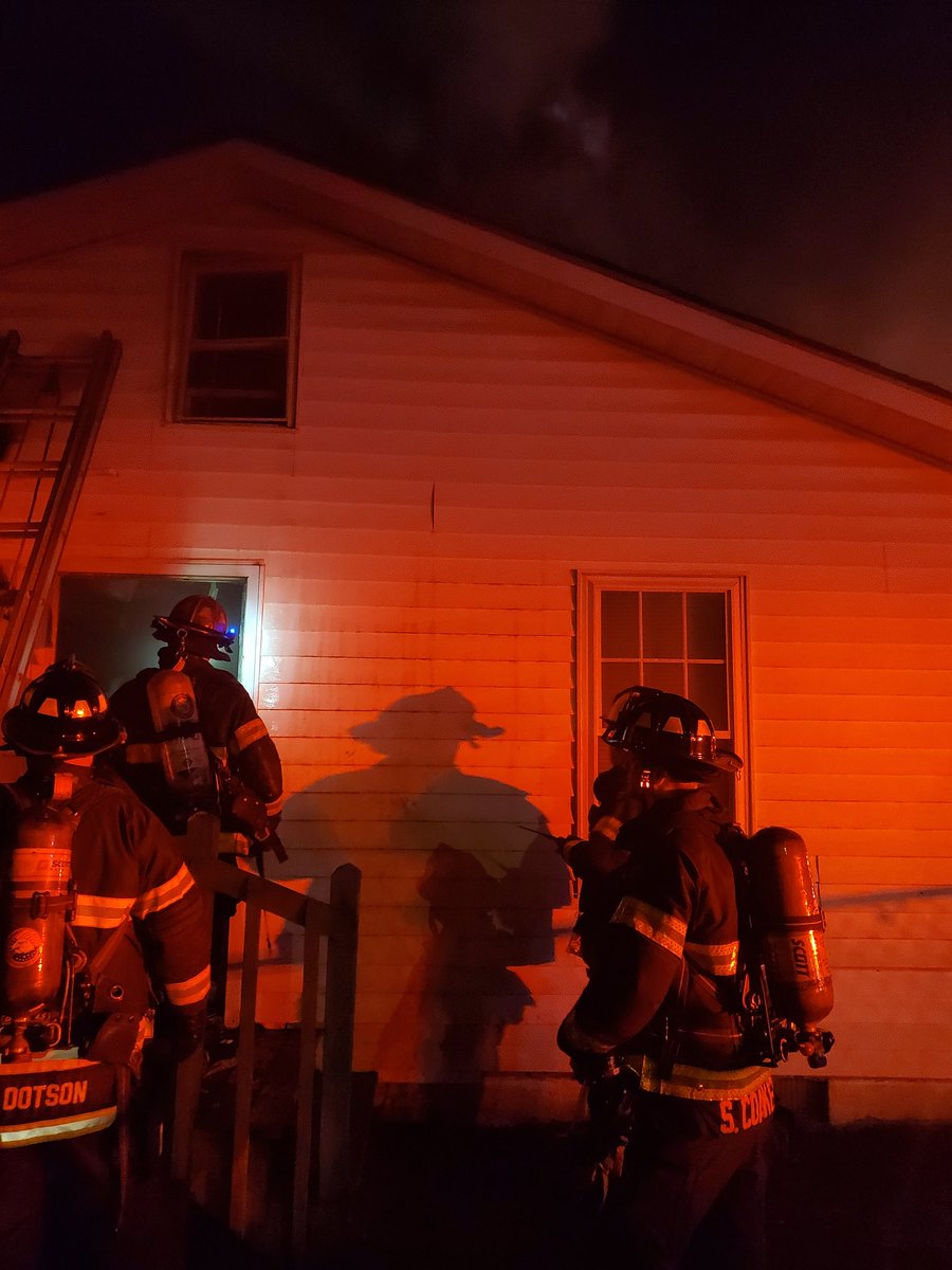 IAFFLocal65's tweet photo. 2622 DAYTON ST
Q7 ON SCENE WITH SMOKE & FIRE UPON ENTRY
ENG, 5,17,9,RES1
ARSON INVESTIGATOR
BATTALION 1
BATTALION 4
Fast response and great stop by all crews.
1 adult
2 children
2 dogs escaped&no injuries.
#kffawork #kfdwork #commitment #community #staysafegohome #goodsave https://t.co/HP5EYmk0oC